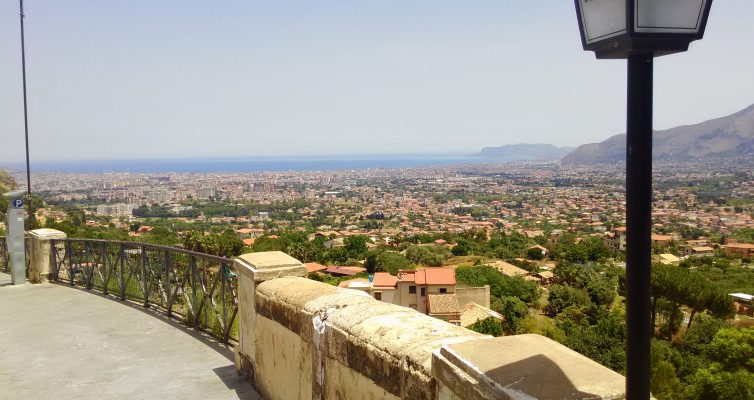 モンレアーレ大聖堂から見たパレルモの町並み