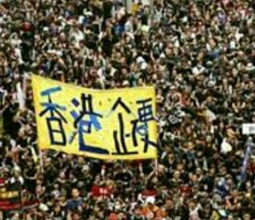 香港のデモ